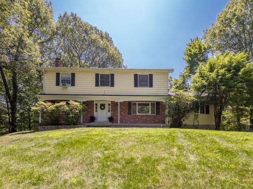 31 Carriage House Dr, Danbury, CT, 06810-8206 | Card Image