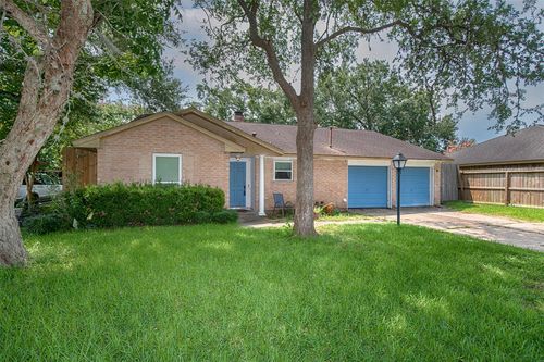 5011 Encino Ct, Friendswood, TX, 77546-2907 | Card Image