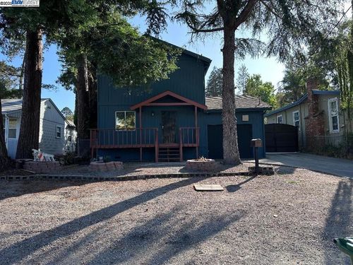 8065 Earl St, Oakland, CA, 94605-3633 | Card Image