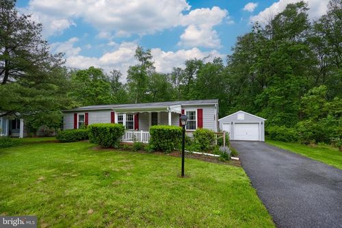 109 Maple Ave, MANHEIM, PA, 17545-8926 | Card Image