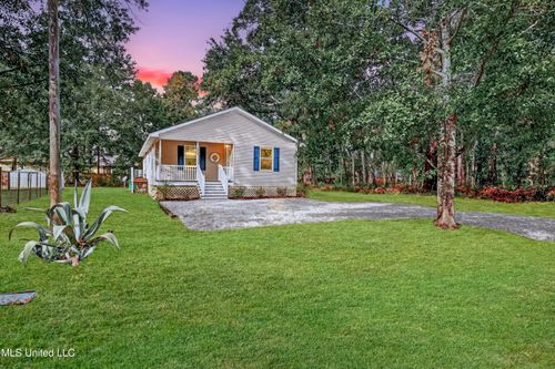 5308 Center St, Ocean Springs, MS, 39564-8404 | Card Image