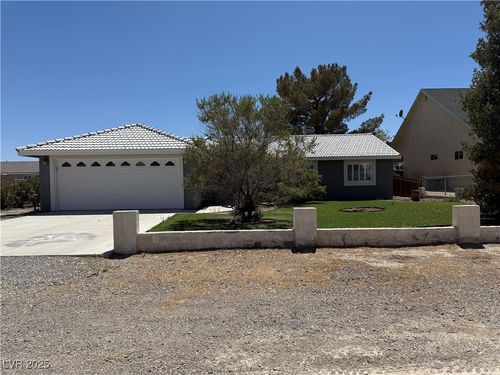 311 Glenoaks St, Pahrump, NV, 89048-6145 | Card Image