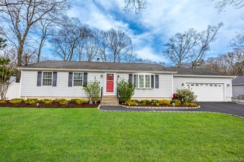 9 S Pond Trl, Ridge, NY, 11961-2258 | Card Image