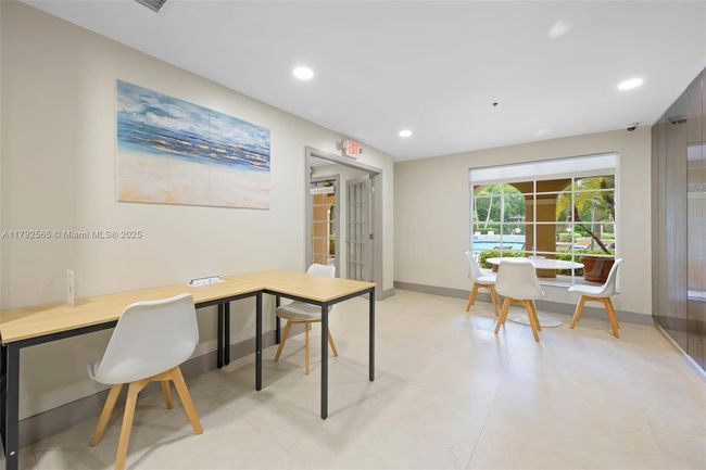 1406 - 19999 E Country Club Dr, Condo with 2 bedrooms, 2 bathrooms and null parking in Aventura FL | Image 42
