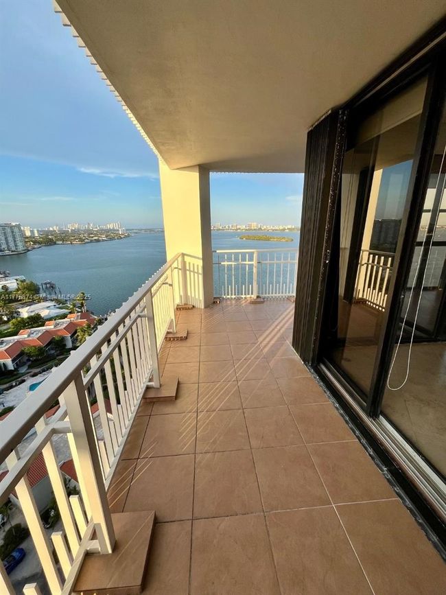 APT-2001 - 4000 Towerside Ter, Condo with 2 bedrooms, 2 bathrooms and null parking in Miami FL | Image 18