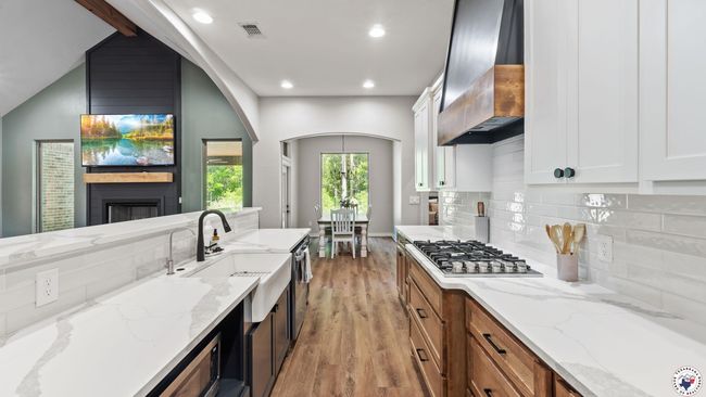 6826 Maple View Ln, House other with 5 bedrooms, 3 bathrooms and null parking in Texarkana TX | Image 6