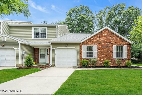 63 Oak Ln, Eatontown, NJ, 07724-3473 | Card Image