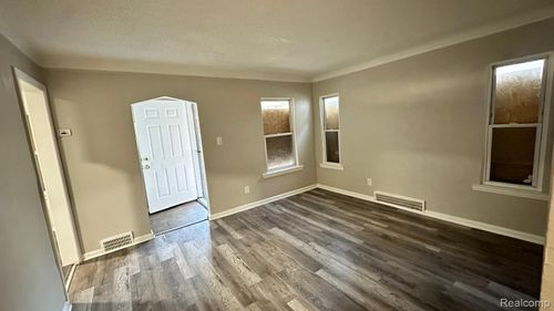 19339 Mansfield St, Detroit, MI, 48235-2318 | Card Image