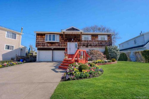 711 S Bayview Ave, Freeport, NY, 11520-6006 | Card Image