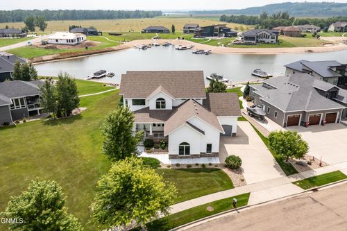 4303 Borden Harbor Place Se, Mandan, ND, 58554 | Card Image