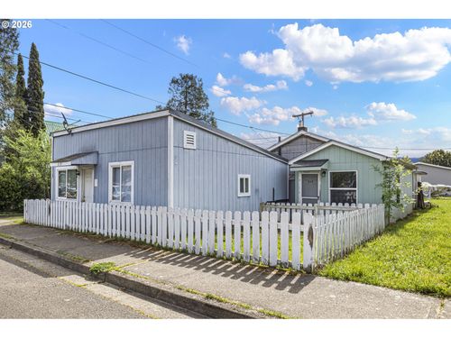 215 E 2nd Ave, Riddle, OR, 97469-8773 | Card Image