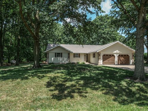 26 N Deer Lk, Villa Grove, IL, 61956-9622 | Card Image