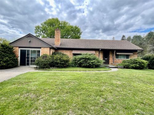 7234 Davison Rd, Davison, MI, 48423-2010 | Card Image