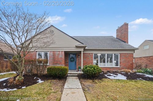 19934 E William Ct, Grosse Pointe Woods, MI, 48236-2439 | Card Image
