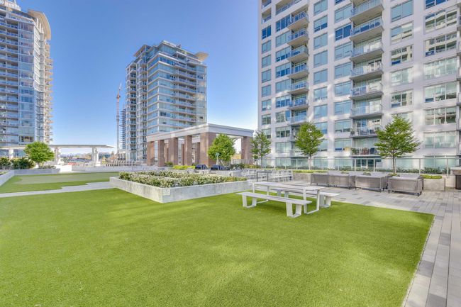 1106 - 1473 Johnston Road, Condo with 2 bedrooms, 2 bathrooms and 1 parking in White Rock BC | Image 32