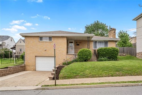 525 Giffin Ave, Canonsburg, PA, 15317-2033 | Card Image
