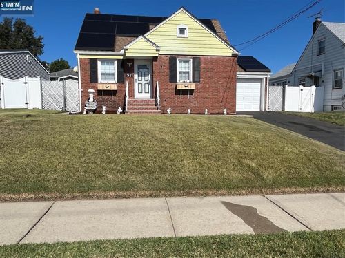 91 Birchwood Dr, Elmwood Park, NJ, 07407-1303 | Card Image