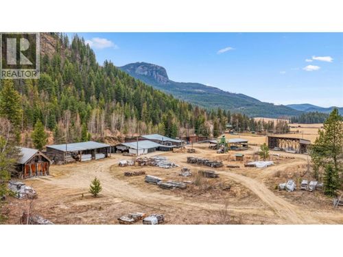 17 Bear Valley Road, Lumby, BC, V0E2G1 | Card Image
