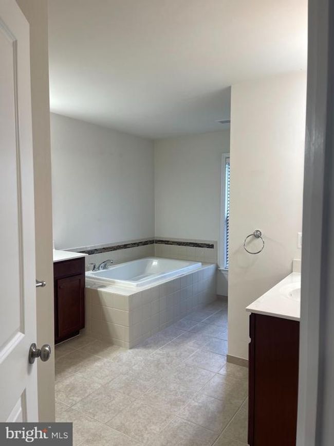 24456 Hawthorn Thicket Ter, Townhouse with 3 bedrooms, 4 bathrooms and null parking in STERLING VA | Image 19