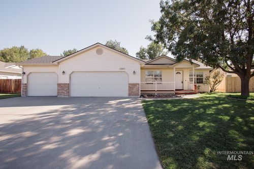 111 Victor Gust Dr, Mountain Home, ID, 83647-1654 | Card Image
