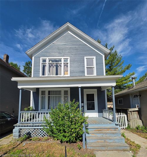 917 Saint Clair St, Port Huron, MI, 48060-3618 | Card Image
