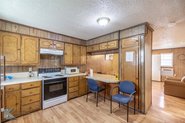 500 S 7 Th St, Home with 16 bedrooms, 8 bathrooms and 8 parking in Haskell TX | Image 7