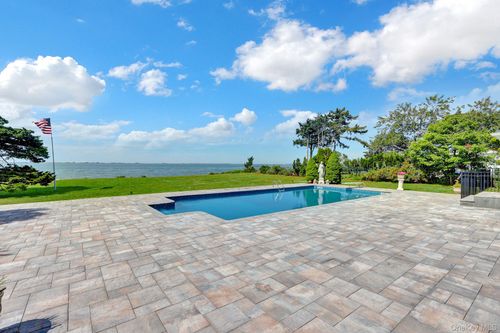 6 Last Ln, Hampton Bays, NY, 11946-3413 | Card Image