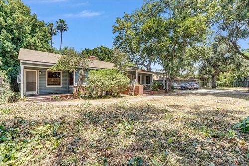 13505 Hatteras St, Valley Glen, CA, 91401-4518 | Card Image