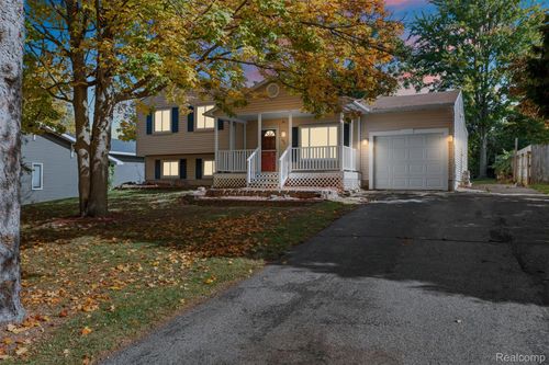 640 Madison, Perry, MI, 48872-9111 | Card Image