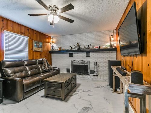 1102 N Pesotum Ave, Shawnee, OK, 74801-6457 | Card Image