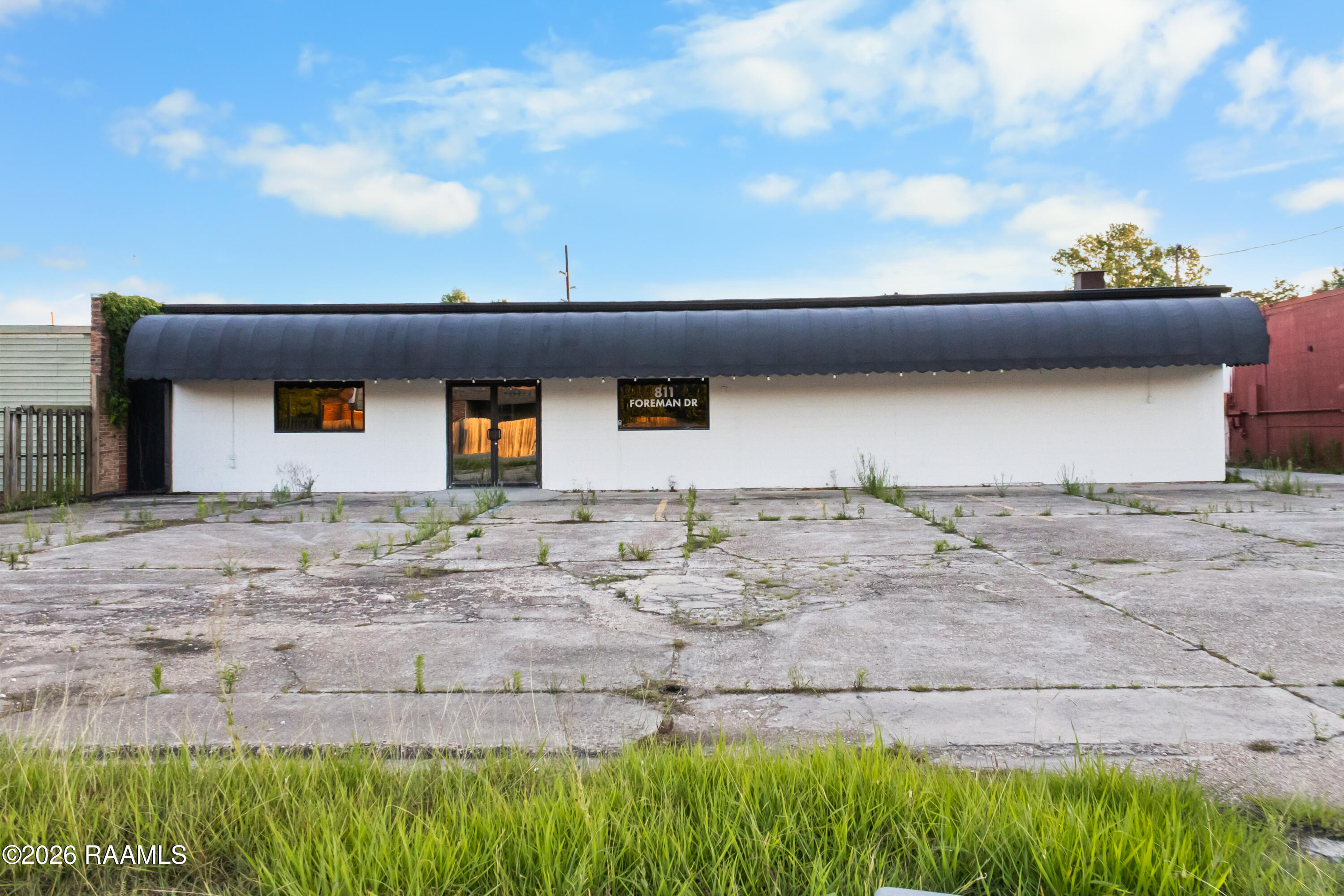 811 Foreman Dr, Lafayette, LA 70506