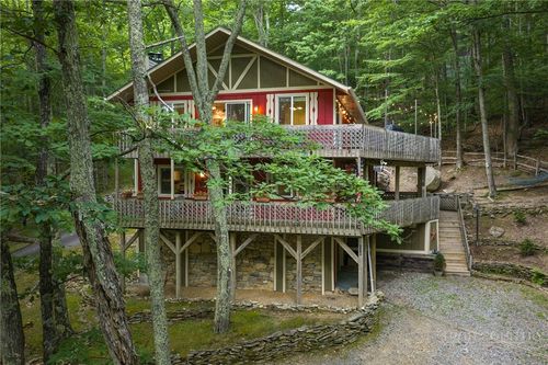 115 S Hickory Ln, Beech Mountain, NC, 28604-8207 | Card Image
