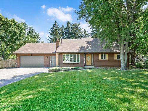 375 W Woodworth Pl, Roselle, IL, 60172-2124 | Card Image