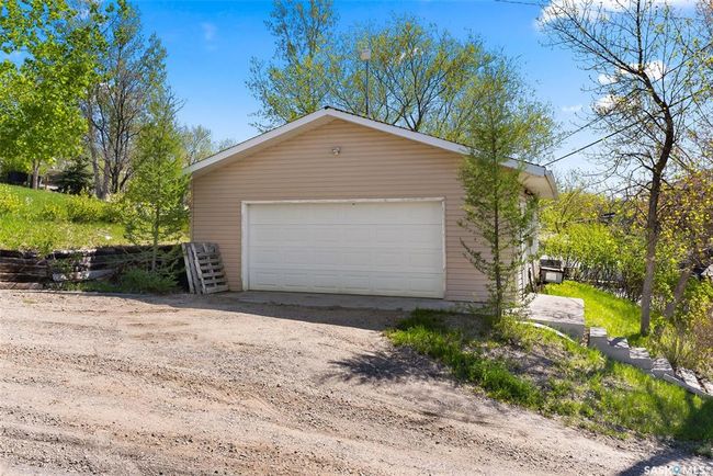 227 &amp; 229 Lakeview Ave, House other with 2 bedrooms, 2 bathrooms and 12 parking in Silton SK | Image 36