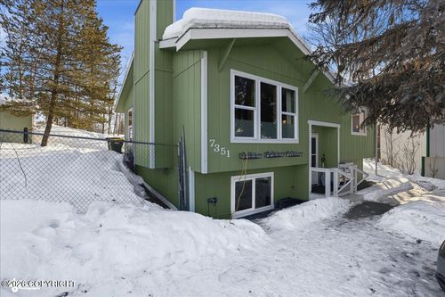 7351 Christopher Cir, Anchorage, AK, 99507-2878 | Card Image
