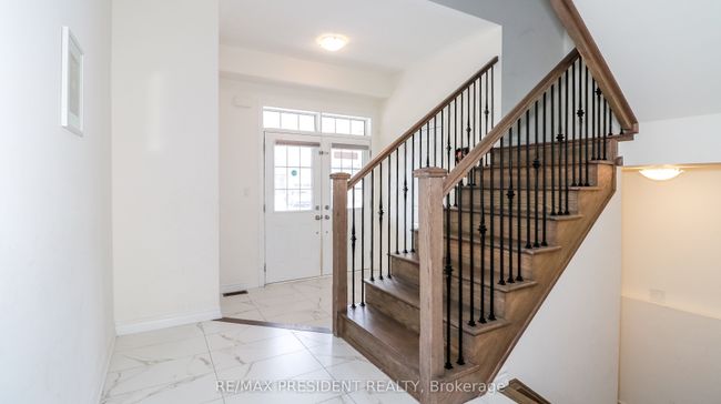 2214 Lozenby St, House other with 3 bedrooms, 3 bathrooms and 2 parking in Innisfil ON | Image 5