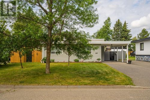 597 Douglas St, Prince George, BC, V2M2M5 | Card Image