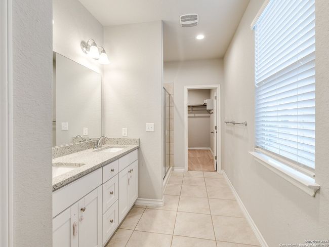 5627 Chestnut Xing, House other with 3 bedrooms, 3 bathrooms and null parking in San Antonio TX | Image 23