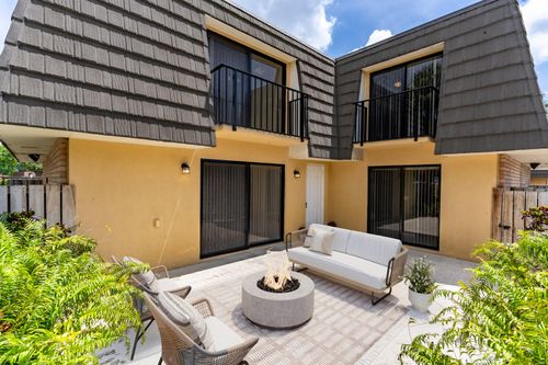 622 6th Way, West Palm Beach, FL, 33407-6694 | Card Image