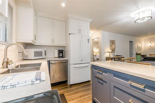 22 Lindale Ave, Tiny, ON, L9M0J2 | Card Image