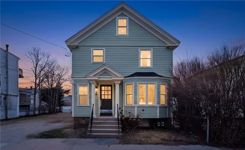629 Thames St, Newport, RI, 02840-6705 | Card Image