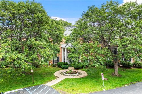207-5300 Carriageway Dr, Rolling Meadows, IL, 60008-3945 | Card Image