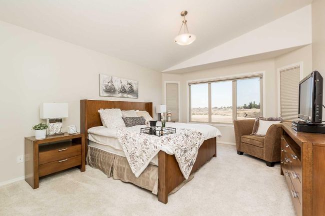 68 Canyoncrest Point W, Home with 4 bedrooms, 3 bathrooms and 6 parking in Lethbridge AB | Image 12