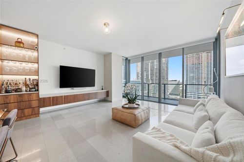 1904-68 Se 6th St, Miami, FL, 33131-3197 | Card Image
