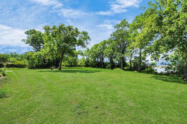 Tons of space! Leave it open or add whatever makes you feel at home - gardens, play equipment, a fire pit and gathering space...the possibilities are endless. | Image 28