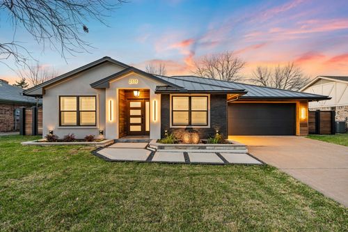 2914 Cripple Creek Trl, Grapevine, TX, 76051-4760 | Card Image