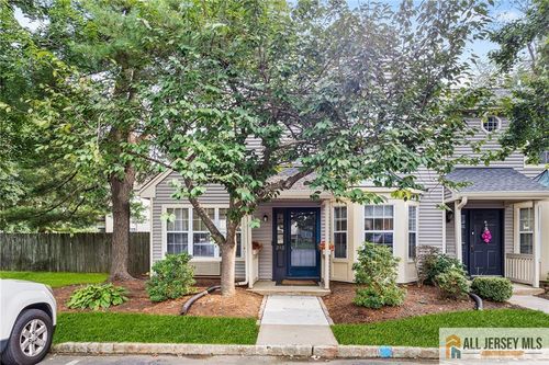 212 Ash Ct, MONMOUTH JUNCTION, NJ, 08852-2132 | Card Image
