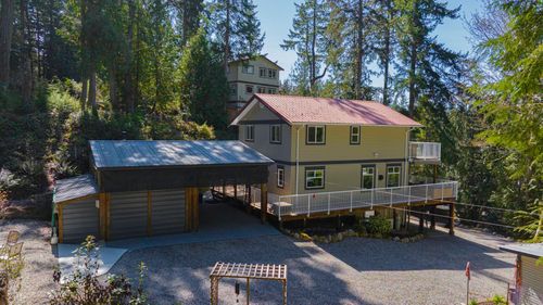 7498 Amber Rd, Sechelt, BC, V7Z0C6 | Card Image