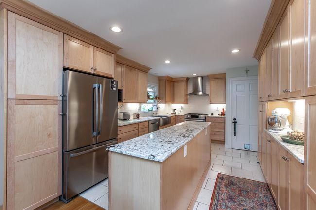Updated Kitchen, Bosch appliances, granite countertops | Image 9