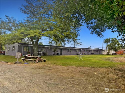 616 Columbia Ave, Bridgeport, WA, 98813-9809 | Card Image